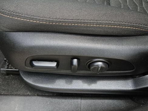 Used 2019 Chevrolet Equinox LT w/ Sun & Navigation Package FWD image 17