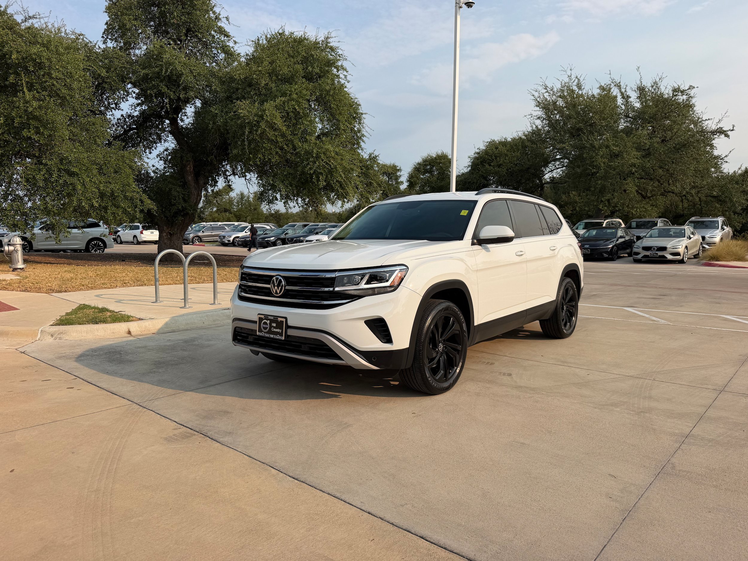 Used 2021 Volkswagen Atlas SE FWD image 2