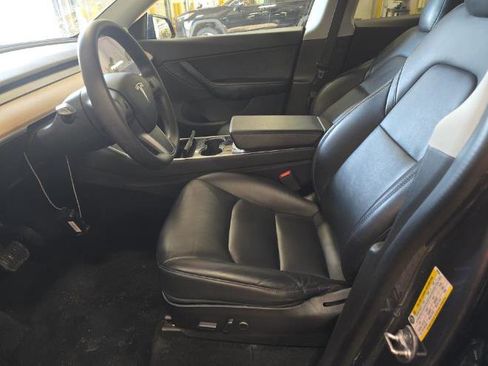 Used 2021 Tesla Model Y Long Range image 8