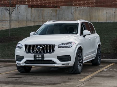 Used 2022 Volvo XC90 T6 Momentum w/ Advanced Package image 7