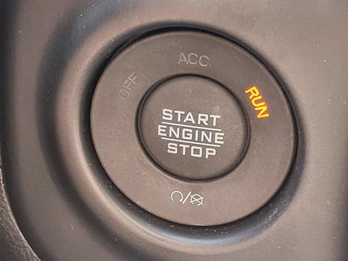 Used 2023 Jeep Gladiator Sport AWD/4WD image 12