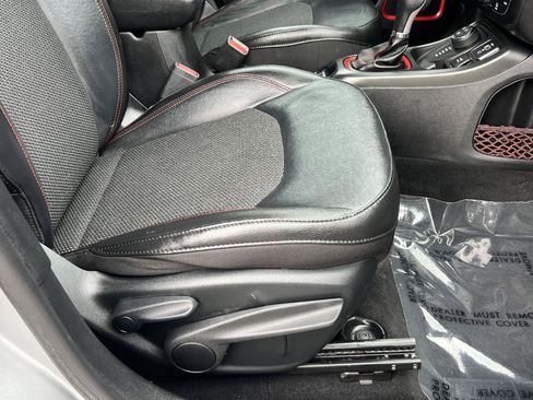 Used 2019 Jeep Compass Trailhawk AWD/4WD image 18