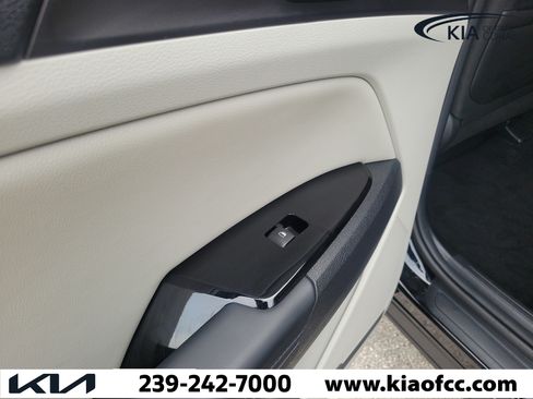Certified 2025 Kia Sportage EX w/ Premium Package FWD image 13