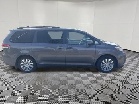 Used 2013 Toyota Sienna XLE AWD/4WD image 10