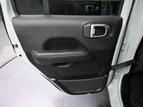 Used 2023 Jeep Wrangler Unlimited Sahara w/ Cold Weather Group AWD/4WD image 28