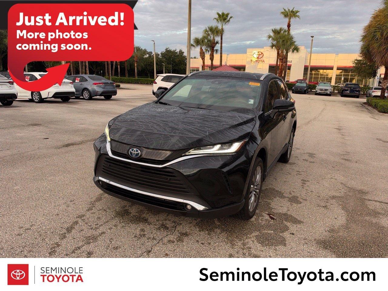 Used 2024 Toyota Venza XLE AWD/4WD image 1