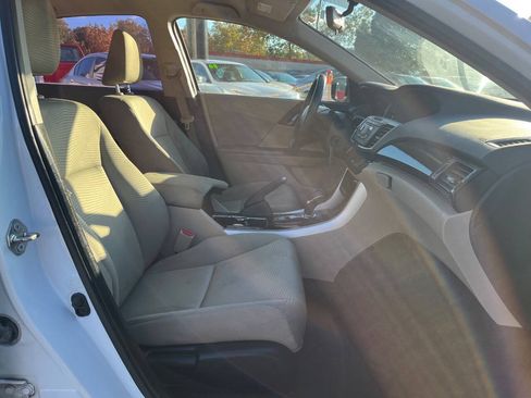 Used 2017 Honda Accord LX image 17