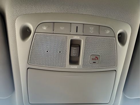 Used 2018 Nissan Rogue SL AWD/4WD image 46