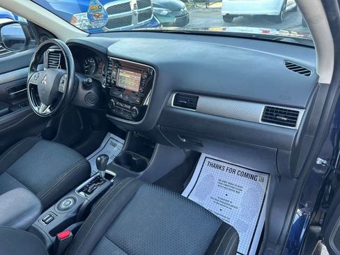 Used 2016 Mitsubishi Outlander SE image 13