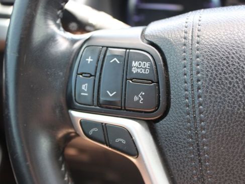 Used 2018 Toyota Highlander XLE AWD/4WD image 36