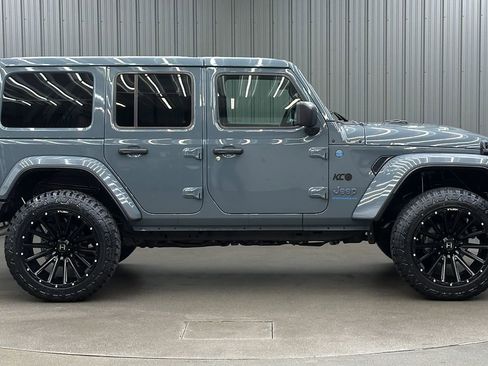 Used 2025 Jeep Wrangler Unlimited Sahara w/ Safety Group image 6