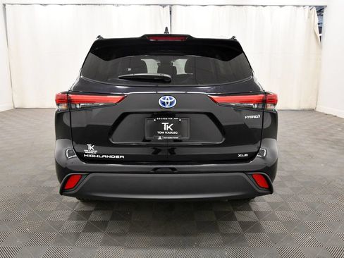 Used 2023 Toyota Highlander XLE AWD/4WD image 6
