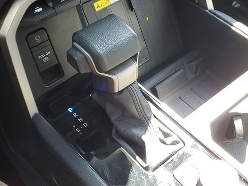 Used 2024 Toyota Tundra Limited AWD/4WD image 30