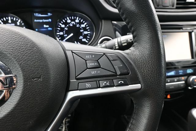 Used 2017 Nissan Rogue SL w/ SL Premium Package FWD image 21