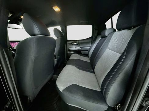Used 2020 Toyota Tacoma TRD Off-Road w/ Technology Package AWD/4WD image 24