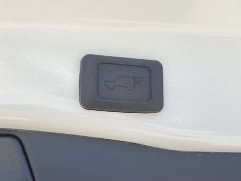 Used 2024 Toyota RAV4 XLE w/ Convenience Package FWD image 10