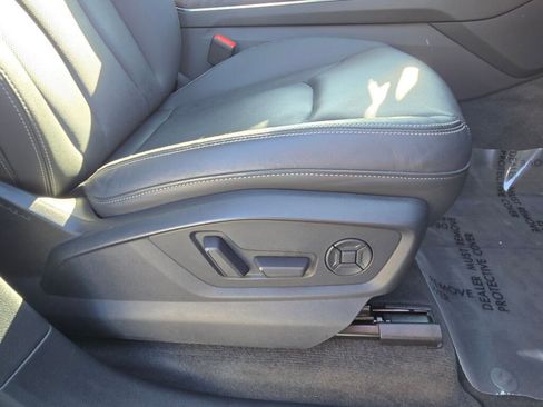 Used 2019 Audi Q8 Prestige w/ Towing Package image 7