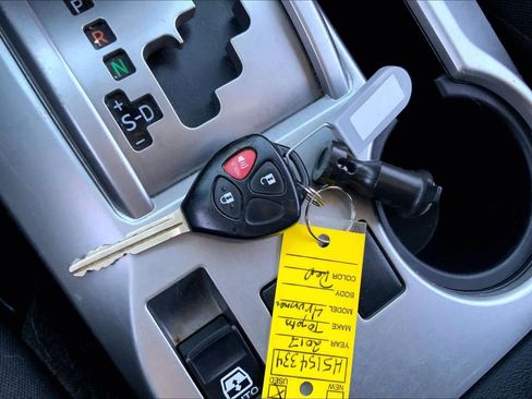 Used 2017 Toyota 4Runner SR5 Premium image 13