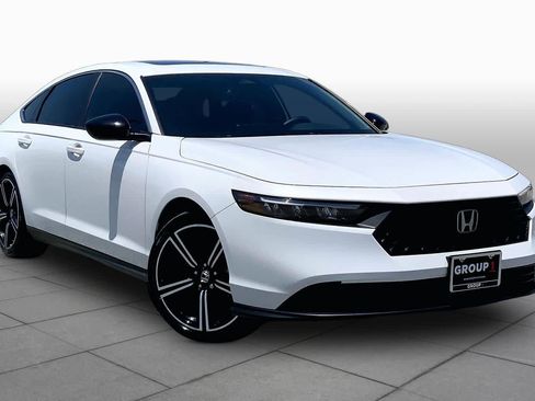 Used 2025 Honda Accord Sport image 3