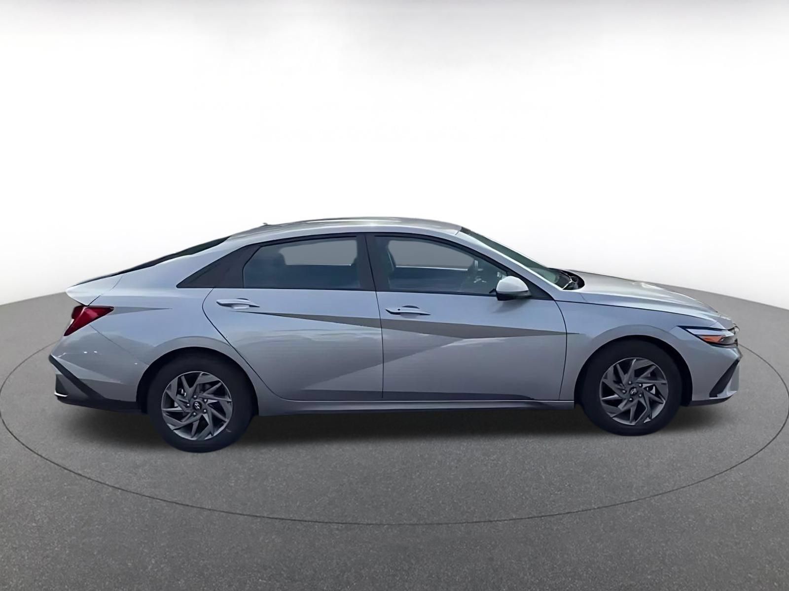 Used 2026 Hyundai Elantra Hybrid FWD image 15