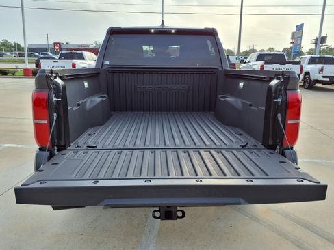 Certified 2025 Toyota Tacoma SR5 AWD/4WD image 8