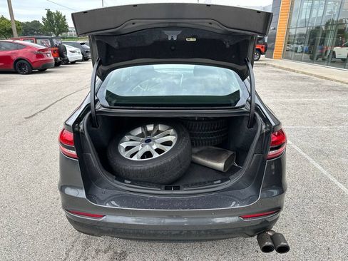 Used 2019 Ford Fusion SE FWD image 12