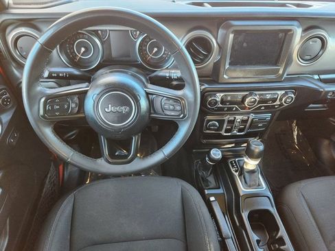 Used 2023 Jeep Gladiator Sport image 3