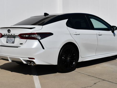 Used 2022 Toyota Camry XSE FWD image 7