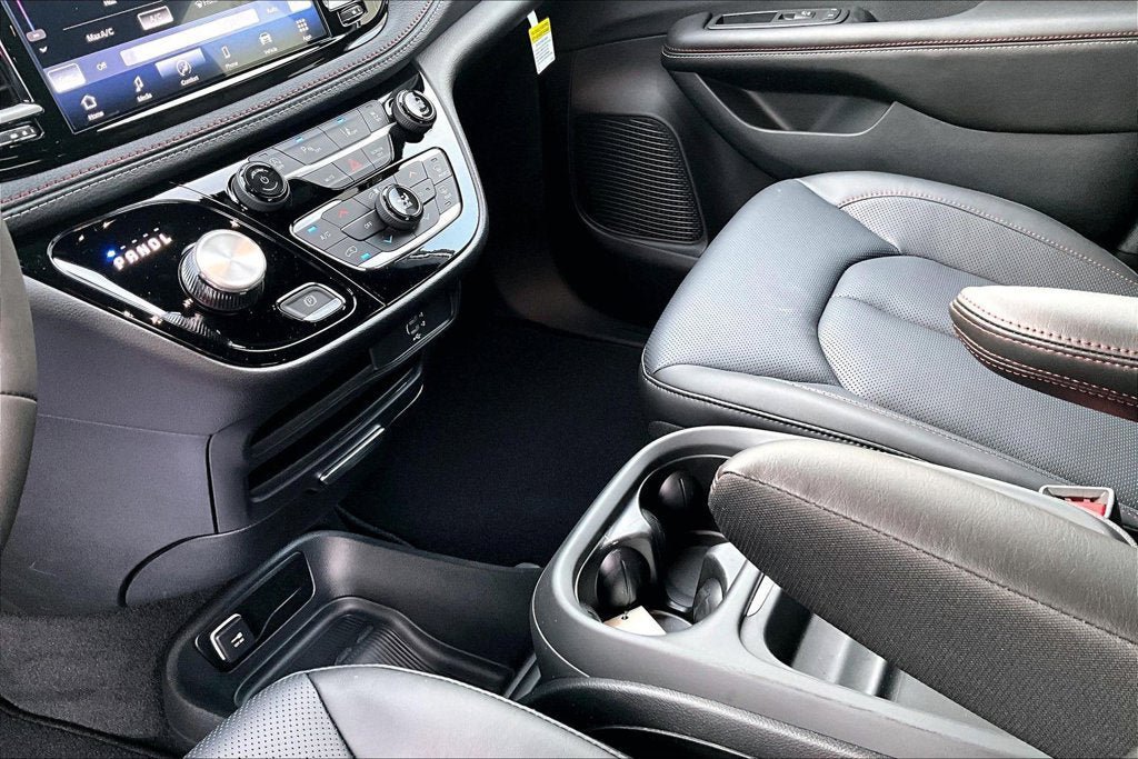 New 2027 Chrysler Pacifica Select FWD image 10