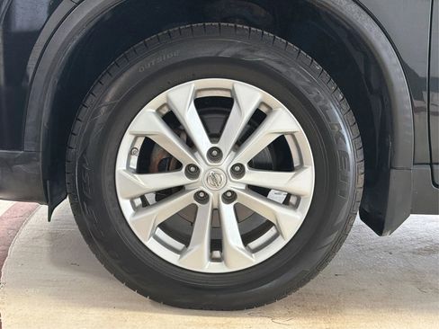 Used 2016 Nissan Rogue SV w/ SV Premium Package image 13