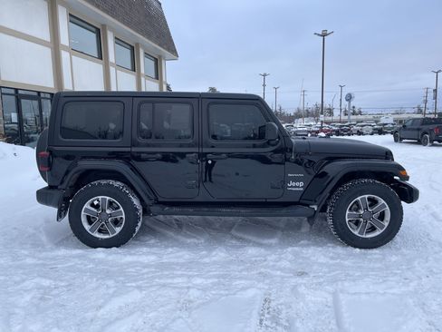 Used 2018 Jeep Wrangler Unlimited Sahara w/ Uconnect 4C Nav & Sound Group image 2