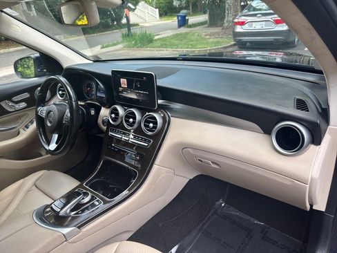 Used 2016 Mercedes-Benz GLC 300 4MATIC image 27