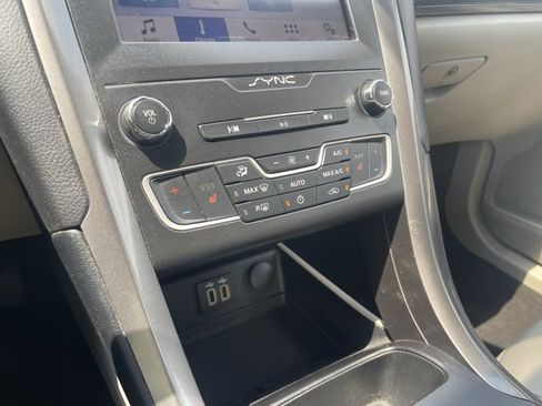 Used 2019 Ford Fusion SEL image 15