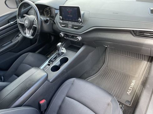 Used 2019 Nissan Altima 2.5 SV FWD image 11