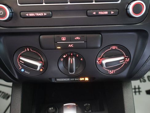Used 2013 Volkswagen Jetta SE FWD image 34