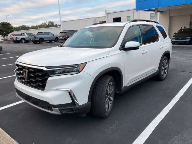 Used 2025 Honda Pilot Touring image 11