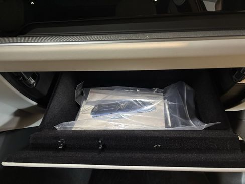 Used 2025 Porsche Cayenne image 32