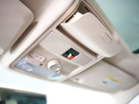 Used 2015 Volkswagen Tiguan SEL image 48