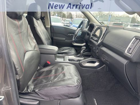 Used 2025 Nissan Frontier SV image 7