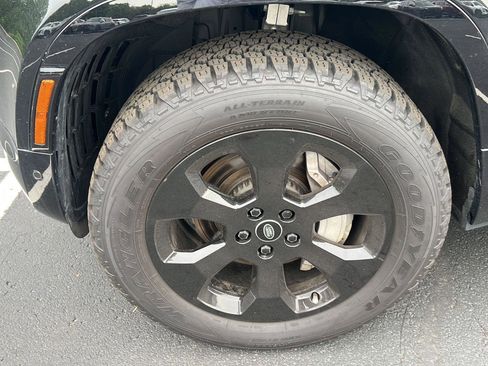 Certified 2023 Land Rover Defender 110 X-Dynamic SE AWD/4WD image 9
