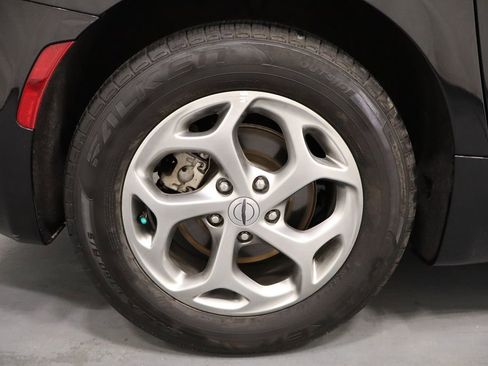 Certified 2023 Chrysler Pacifica Limited FWD image 29