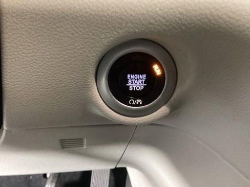 Used 2020 Chrysler Pacifica Touring-L image 24