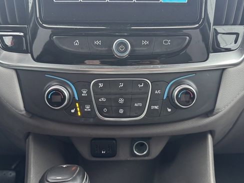 Used 2019 Chevrolet Traverse LT image 25