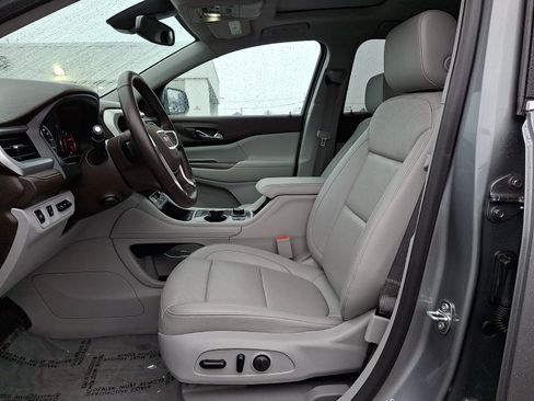 Certified 2023 GMC Acadia SLT w/ Technology Package AWD/4WD image 14