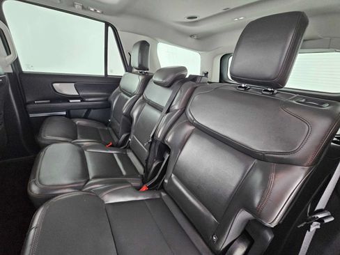 Used 2025 Ford Expedition Active AWD/4WD image 19