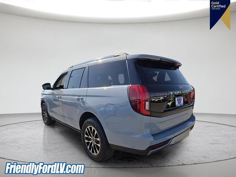 Certified 2025 Ford Expedition Platinum AWD/4WD image 4