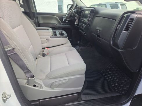 Used 2017 Chevrolet Silverado 1500 Custom w/ Custom Convenience Package image 6