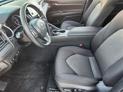 Used 2022 Toyota Camry LE image 9