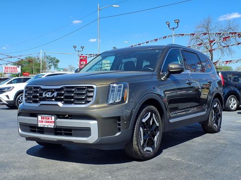 Used 2023 Kia Telluride S AWD/4WD image 1