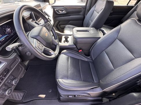 Used 2023 Chevrolet Suburban Premier image 18